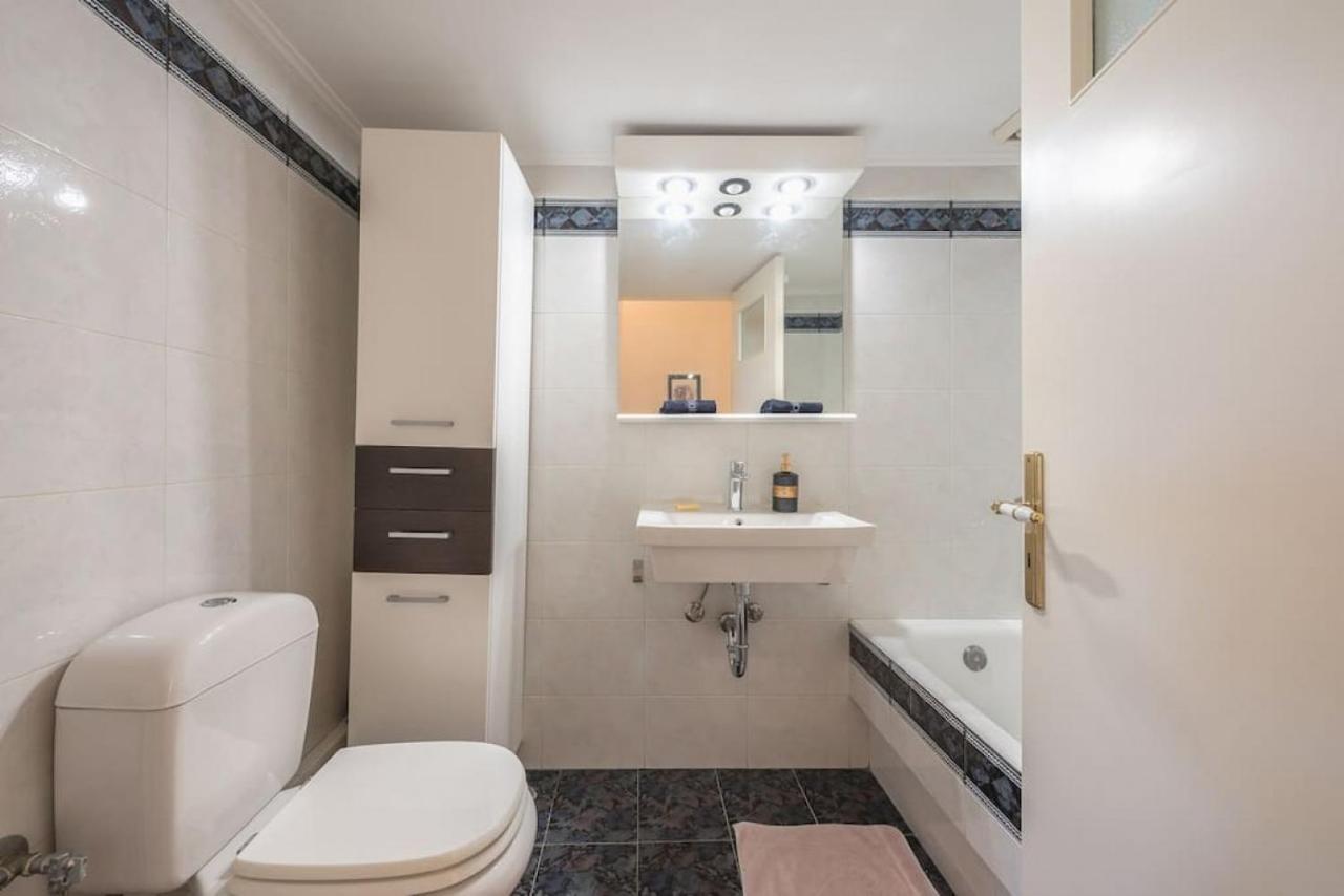 Central 3Br Apartment Next To Panormou Metro! Athens Exterior photo